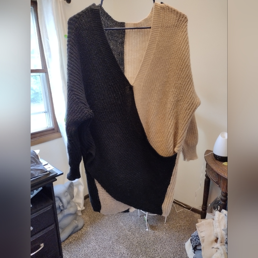 SHEIN Black and Tan V-Neck Sweater